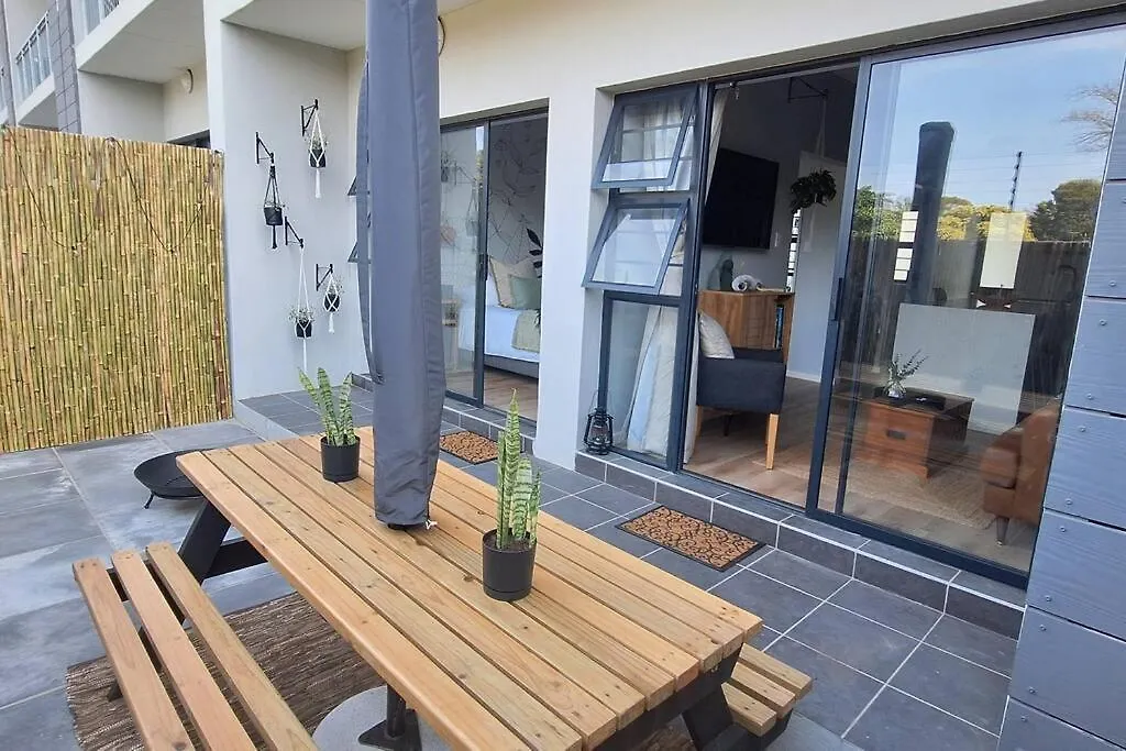 Retreat On 3Rd - Pets Welcome - Coffee Bar Port Elizabeth Apartment
